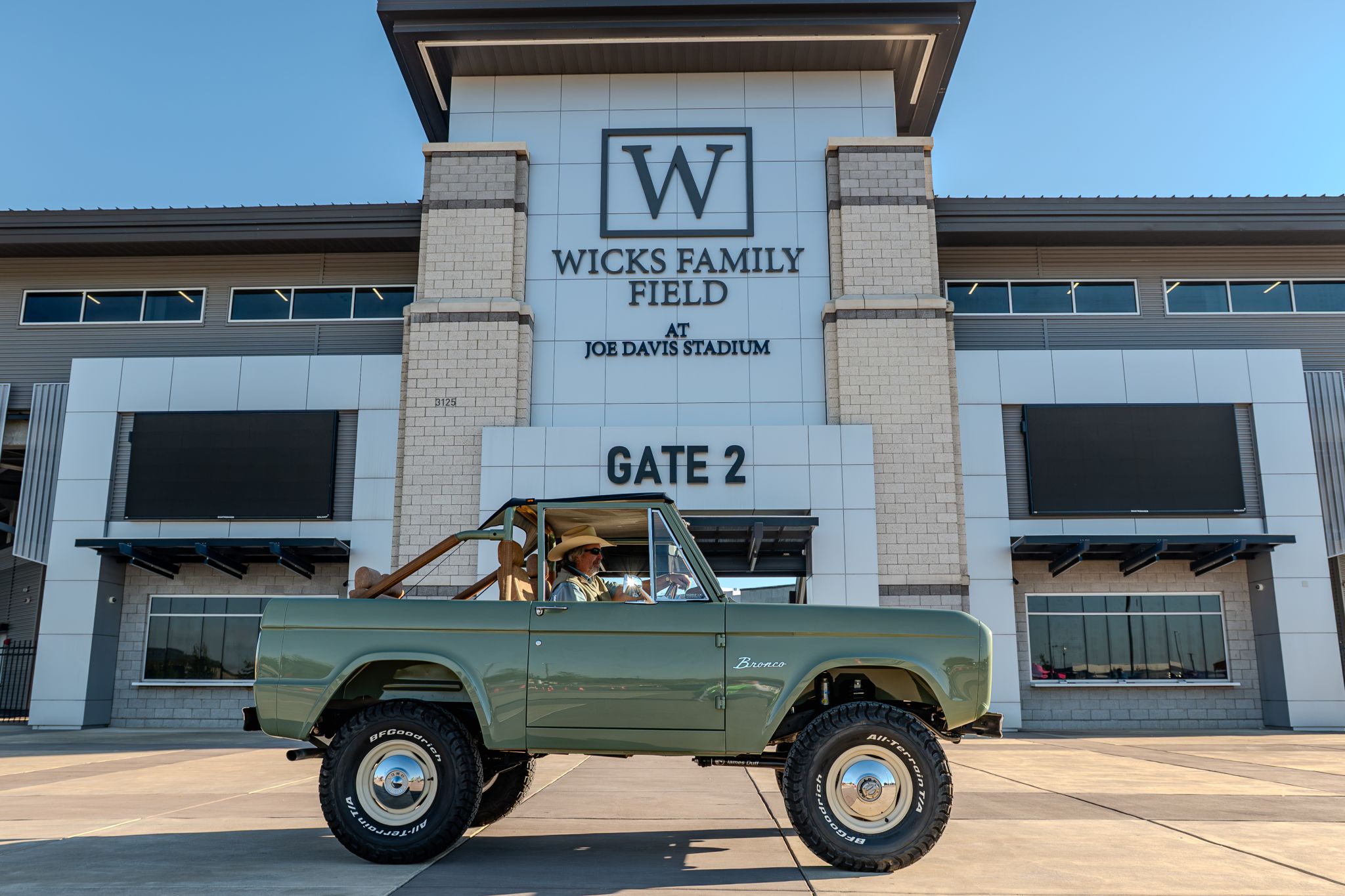 Car show picture
