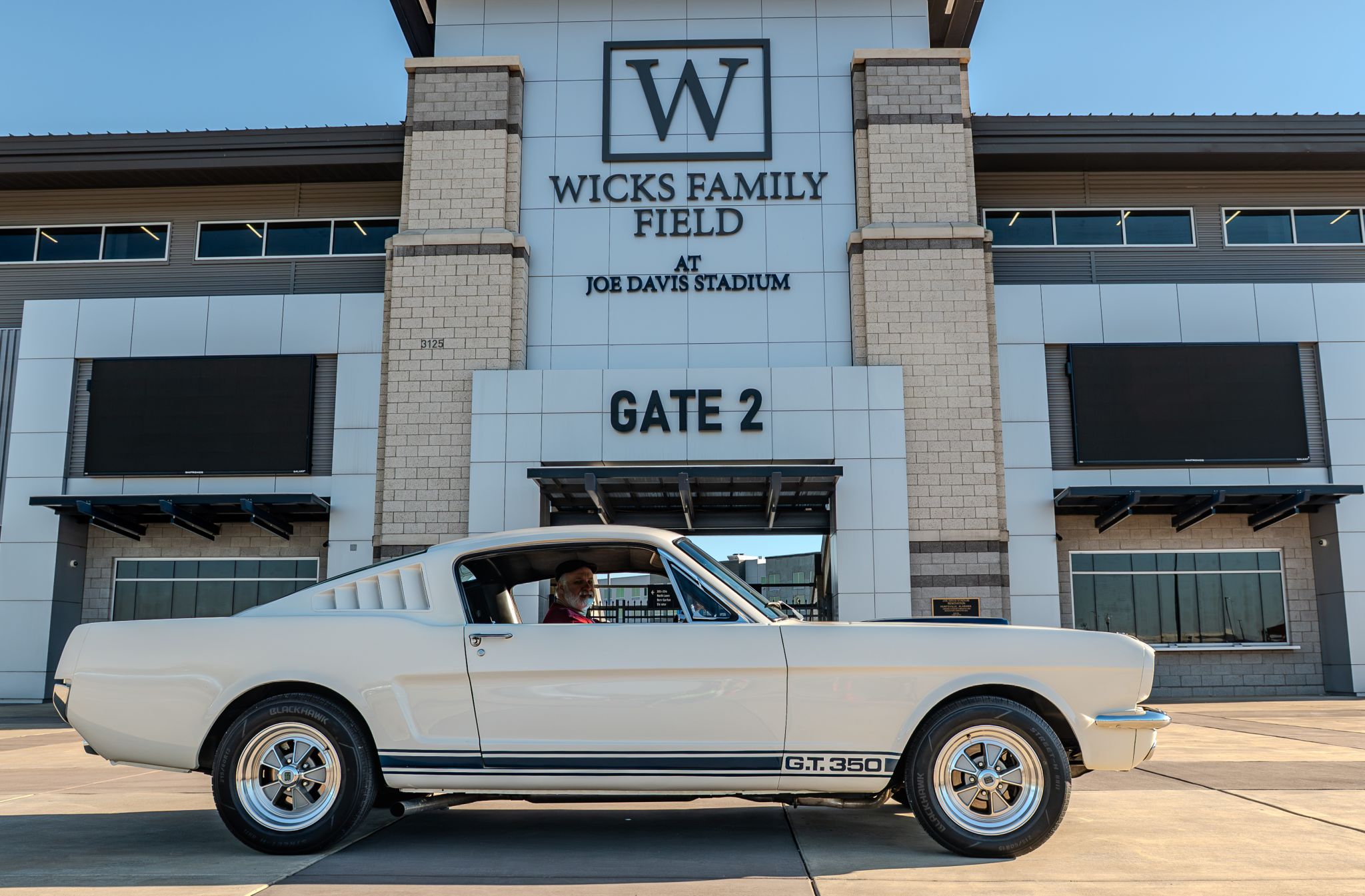Car show picture