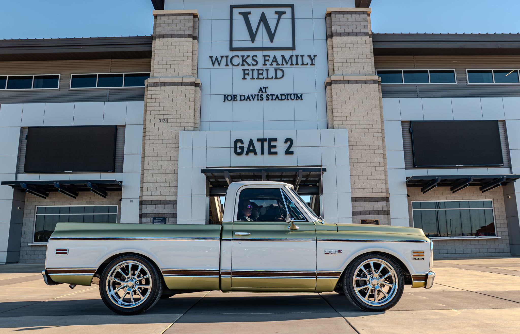 Car show picture