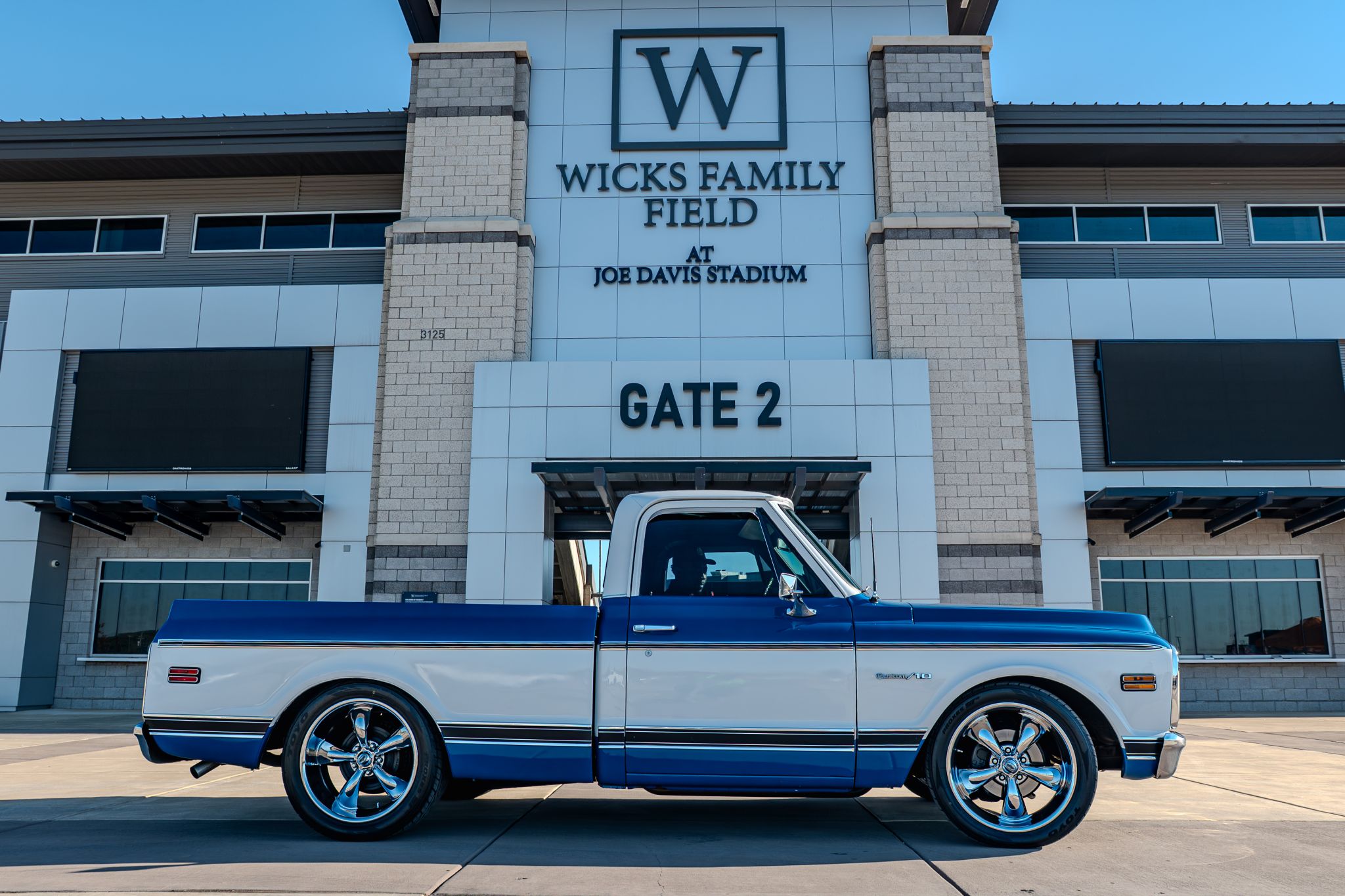 Car show picture