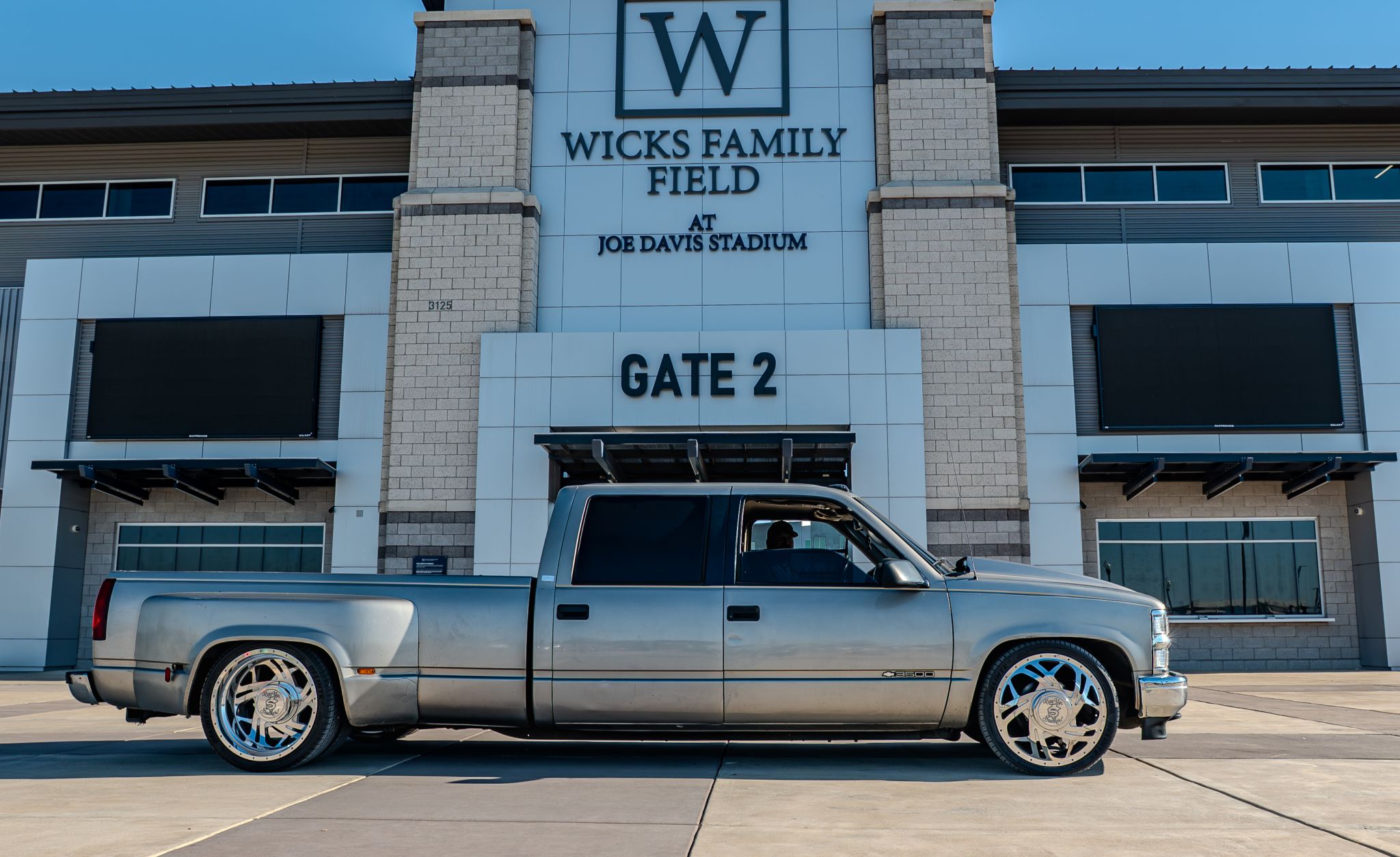 Car show picture